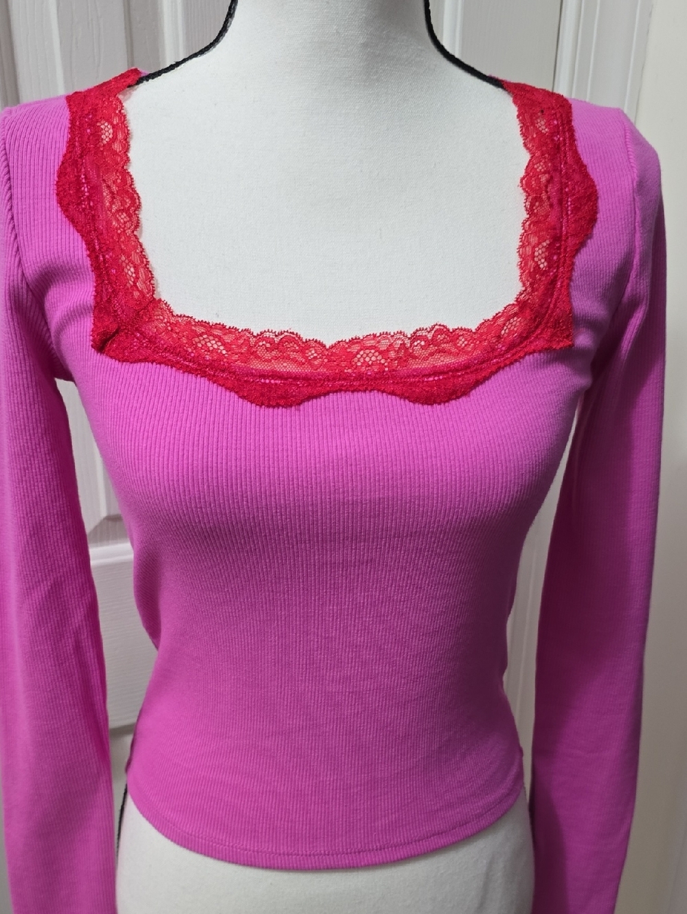 FOREVER 21 BRAND WOMEN'S JUNIOR PINK AND RED PULLOVER RIBBED CROP TOP SIZE SMALL